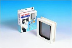 Cat Mate Kattenluik 234 Met Tweewegsluiting - Wit - 19,2 X 20cm -Kattenbenodigdheden Winkel 1200x798 1